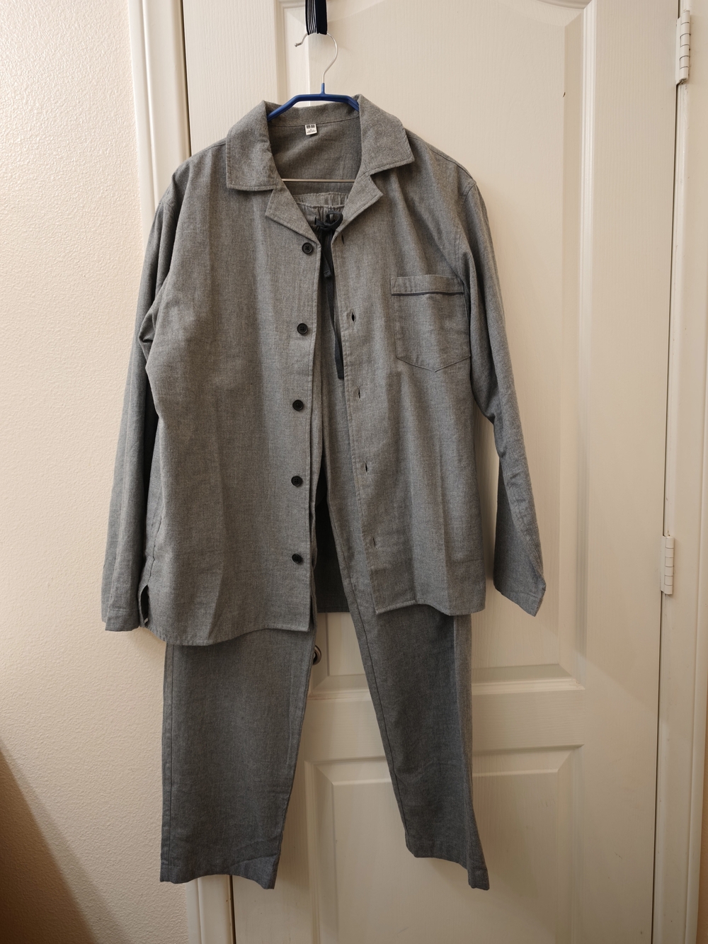 Uniqlo Gray Two-Piece Lounge Pants Set